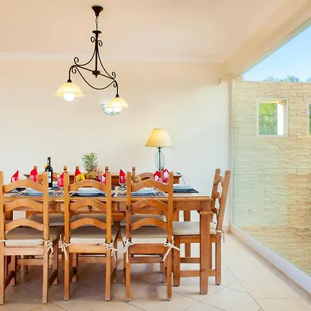 Villa Costa Brava By Algarve Vacation